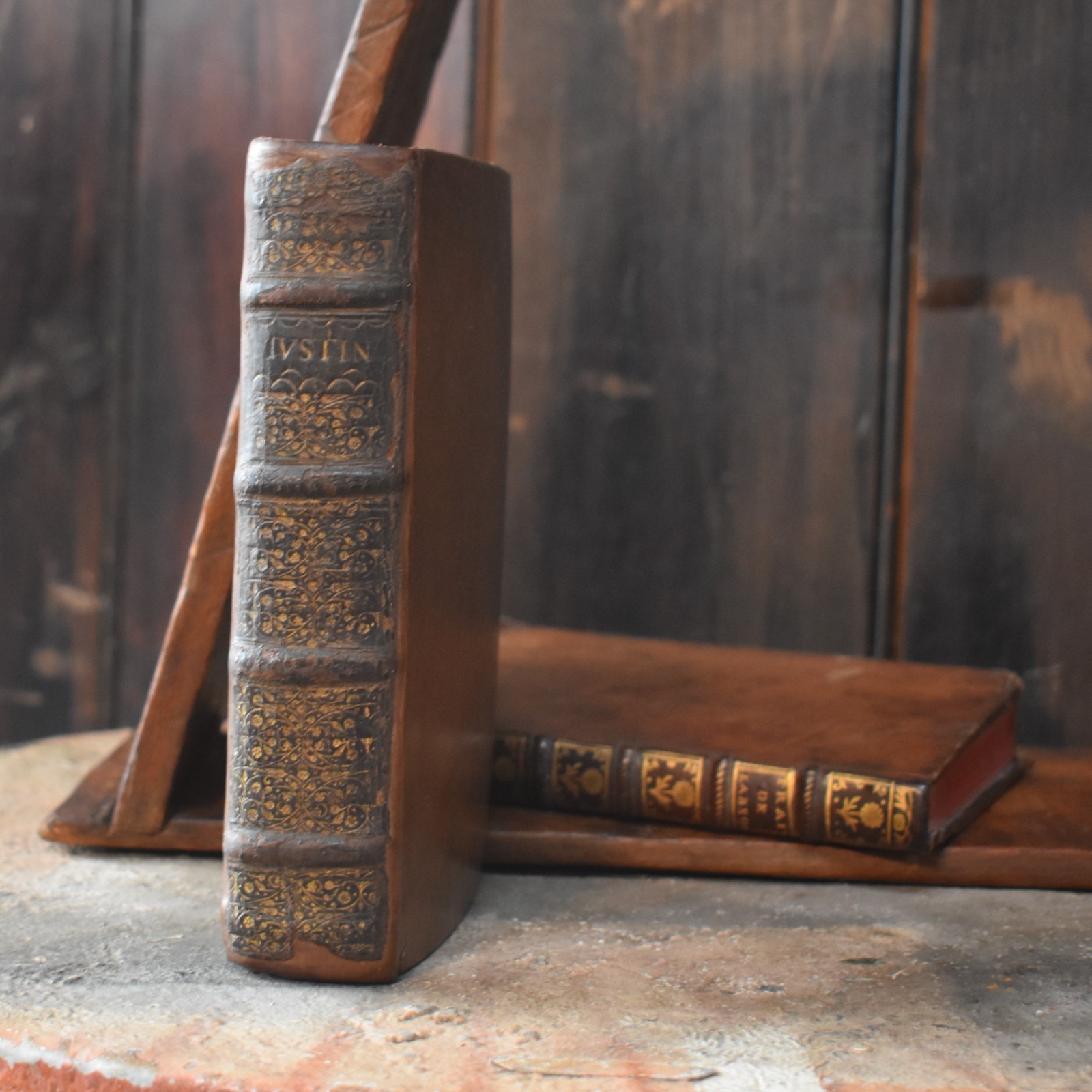 1659 ELZEVIR Justinus History Book Rare Antique Leather Ornate Gilt Spine Latin