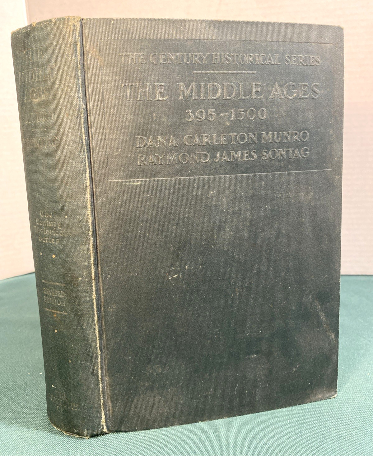 THE MIDDLE AGES 395-1500 by Dana Carleton Munro ~ c.1928 with Fold-out Maps