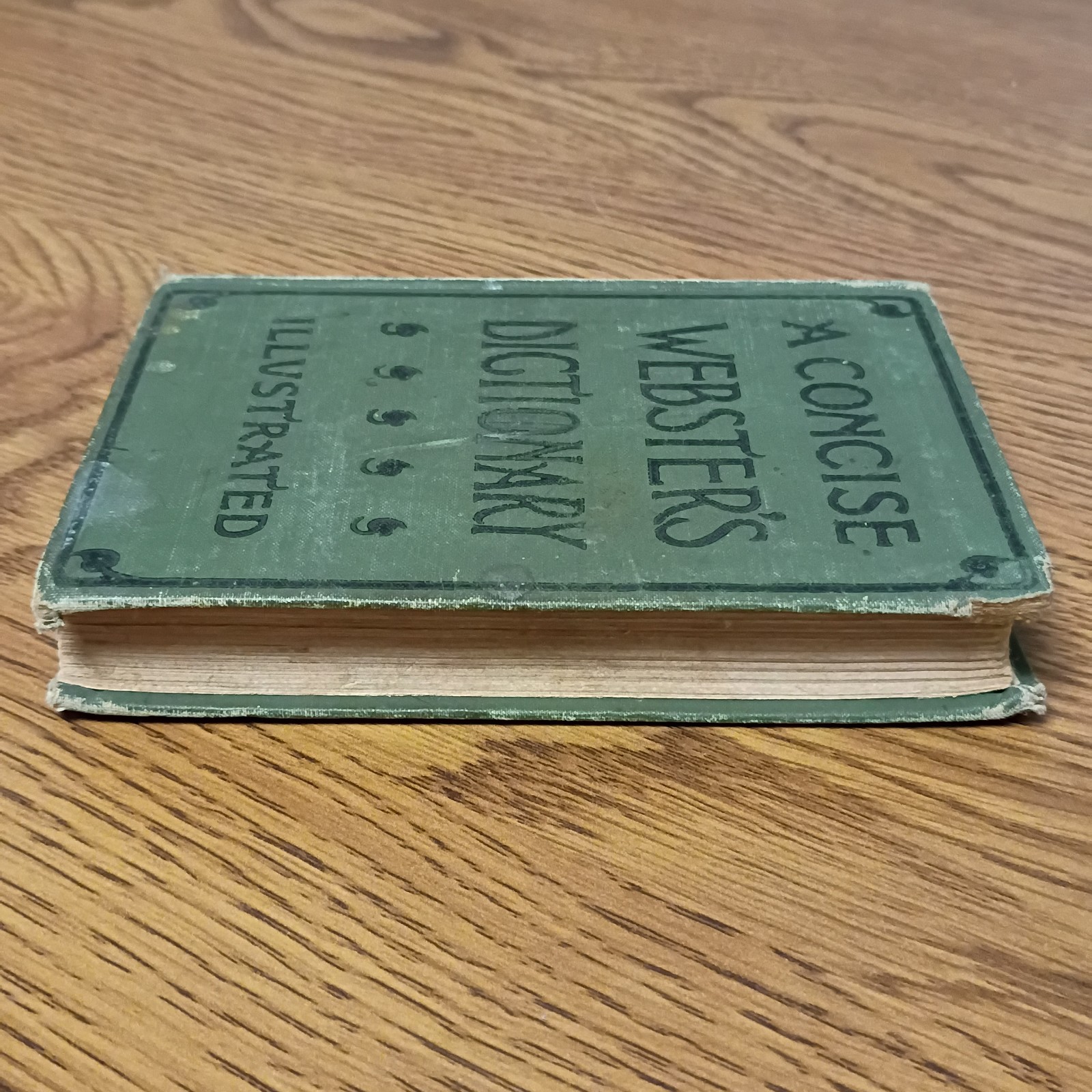 Antique Webster’s Concise Dictionary illustrated ( 1895) A.L. Burt Company