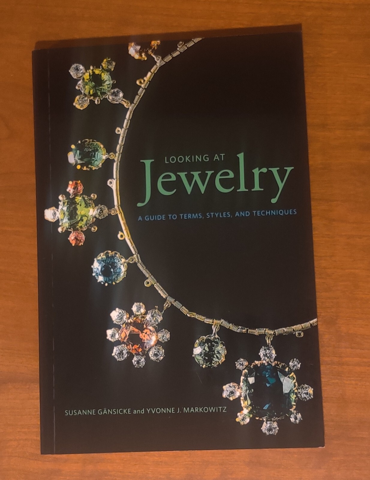 Looking at Jewelry : A Guide to Terms, Styles, and Techniques by Yvonne J….