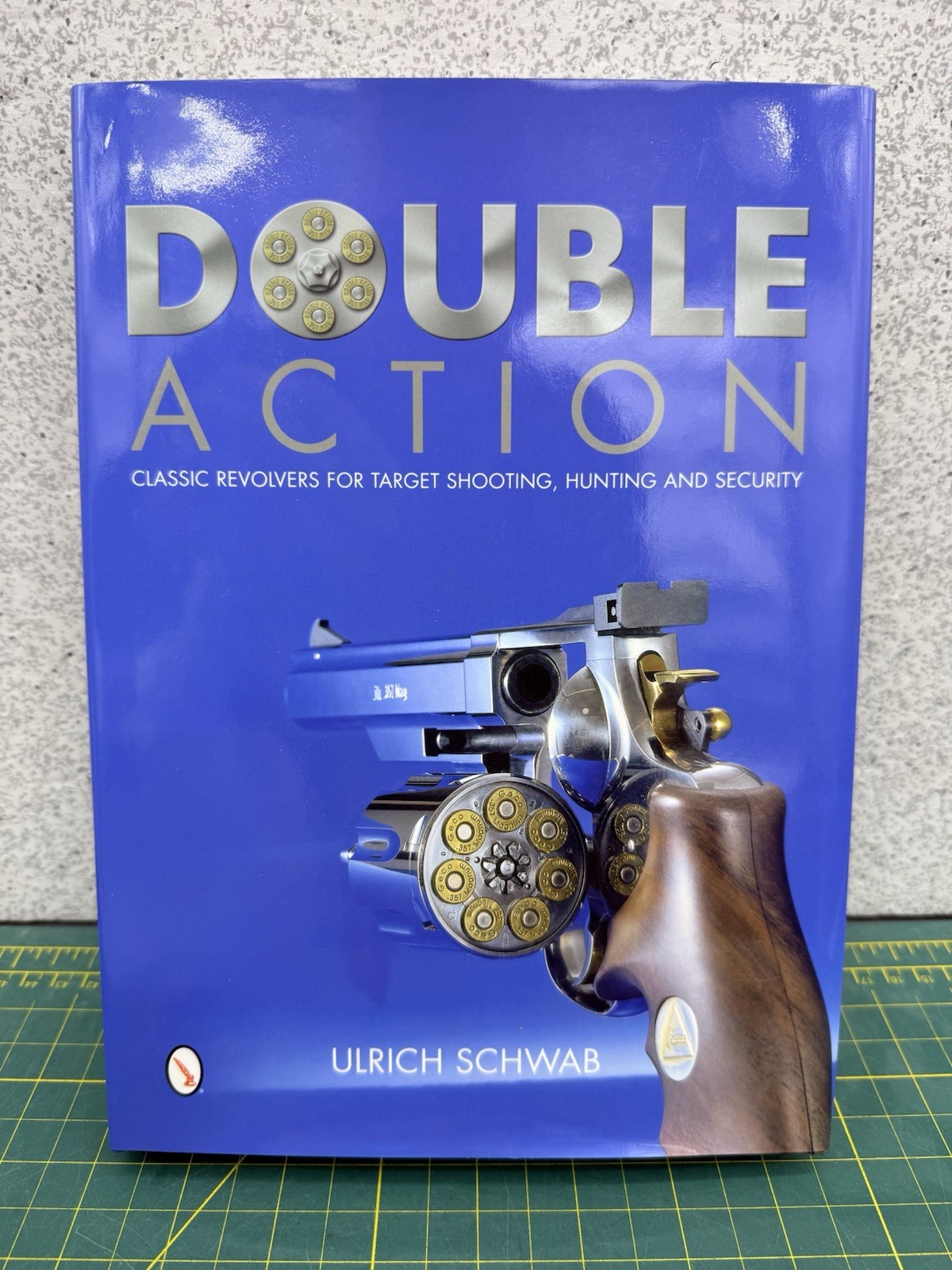 Double Action: Classic Revolvers for Target Shooting, Hunting & Security – Book