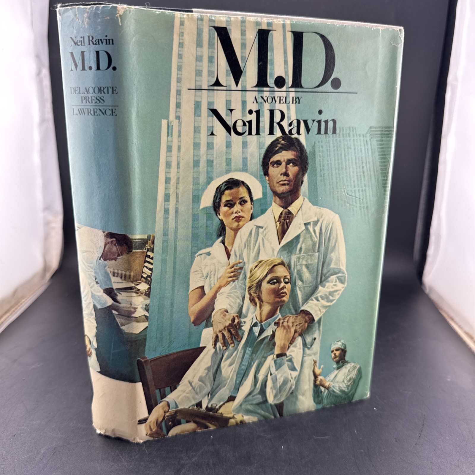 MD by Neil Ravin 1981 Vintage Hardcover Delacorte Press HCDJ BCE