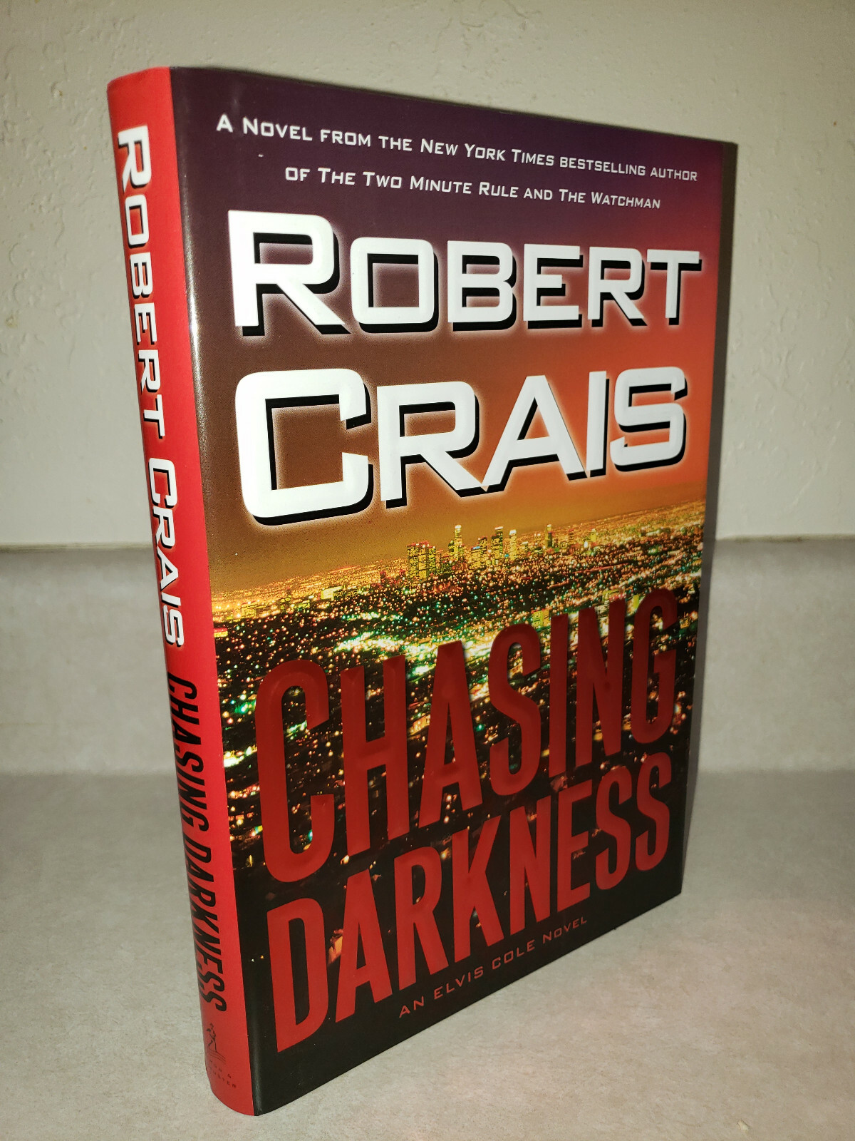 CHASING DARKNESS Robert Crais SIGNED 1st Edition 2nd Print MYSTERY Elvis Cole