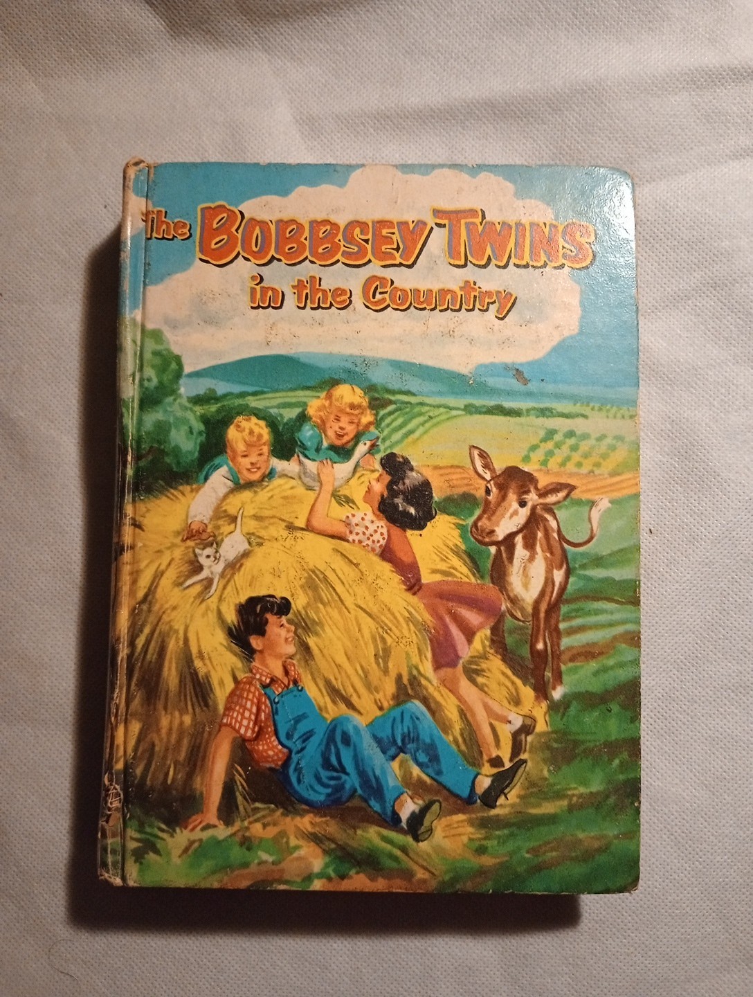 THE BOBBSEY TWINS IN THE COUNTRY by Laura Lee Hope (1953 Hardcove Whitman Pub.