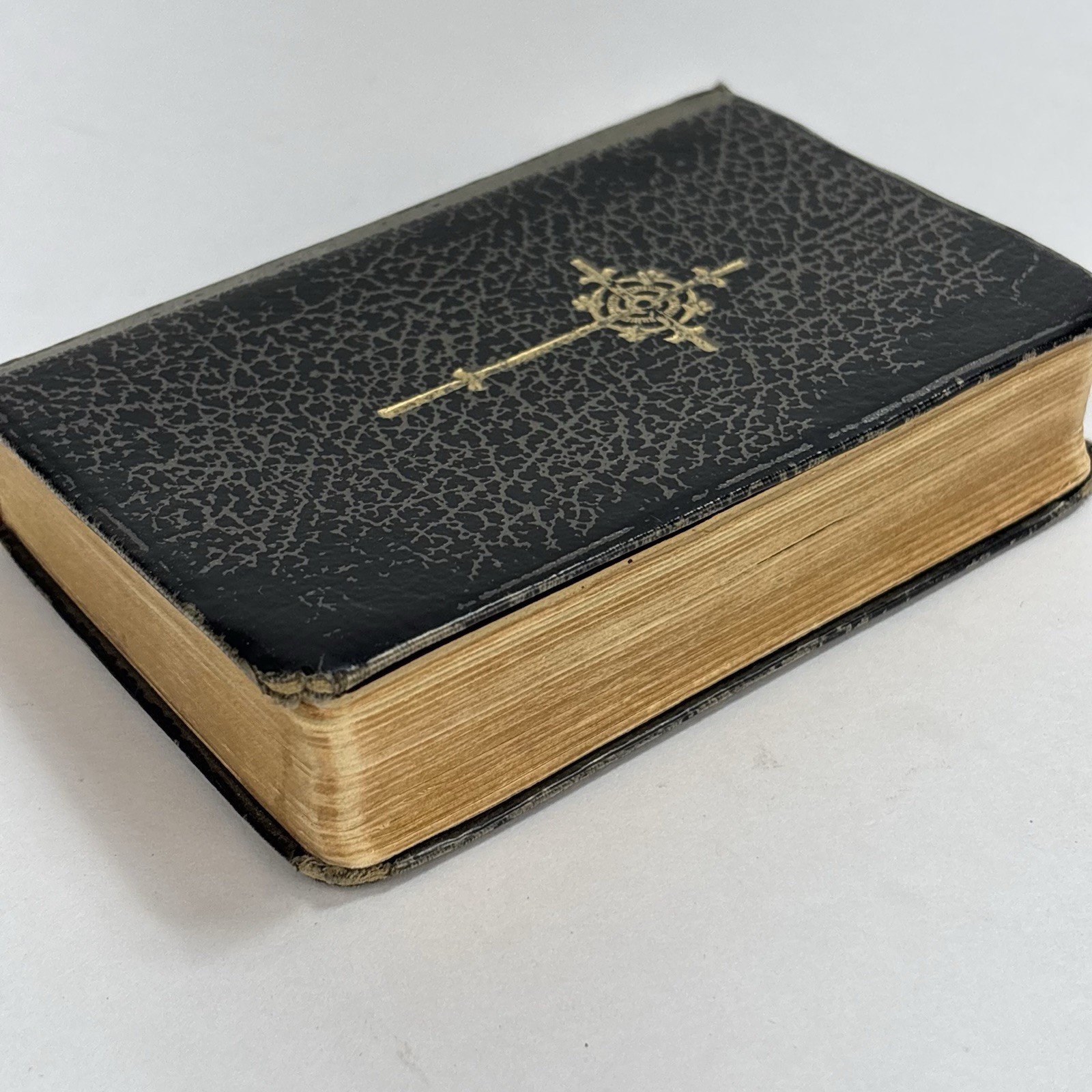 1954 KEY OF HEAVEN A COMPLETE PRAYERBOOK FOR CATHOLICS DEVOTIONS 4.5”x3” READ