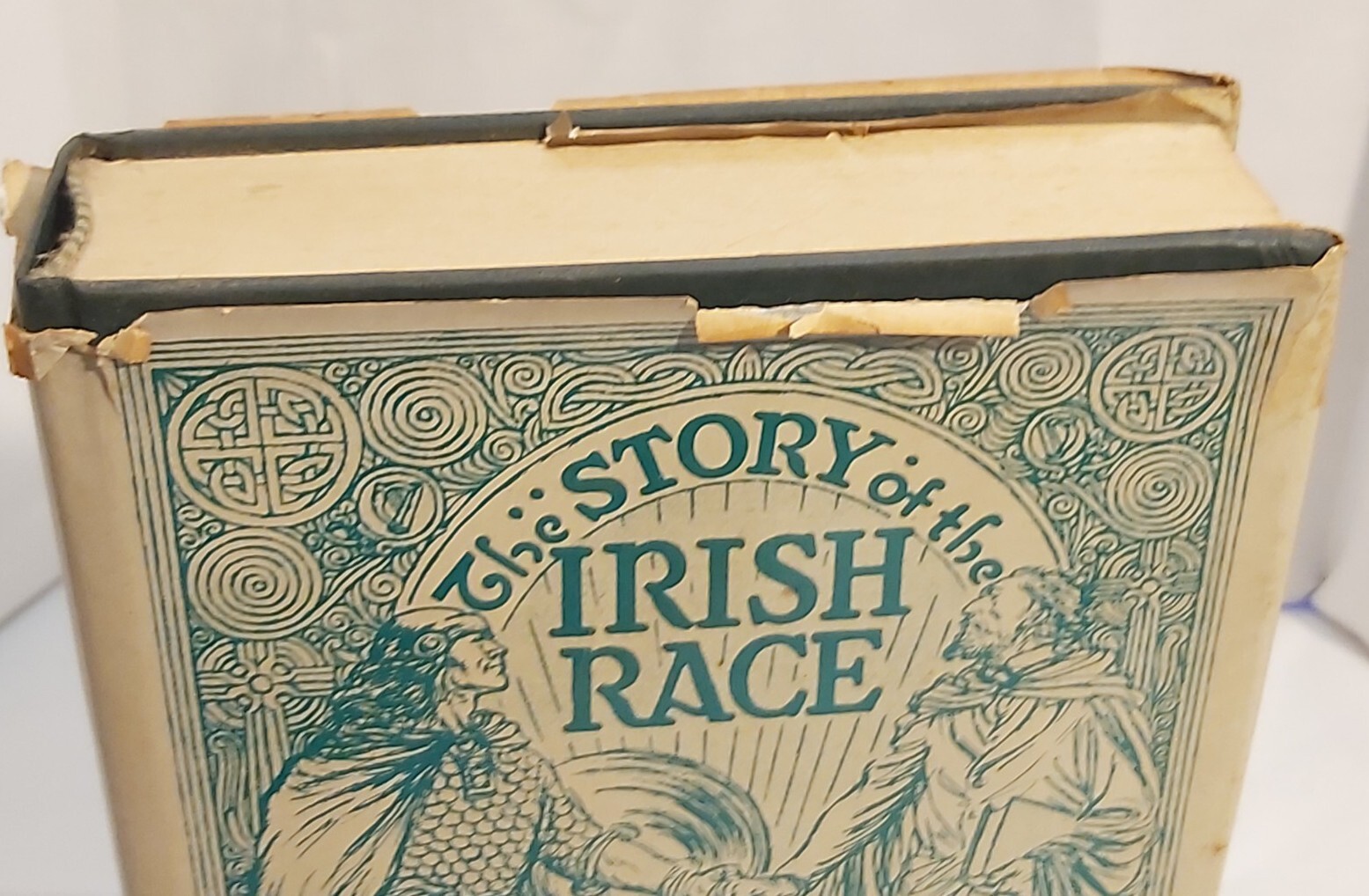 The Story of the Irish Race Hardcover By Seumas MacManus 32nd Print 1979 Vintage