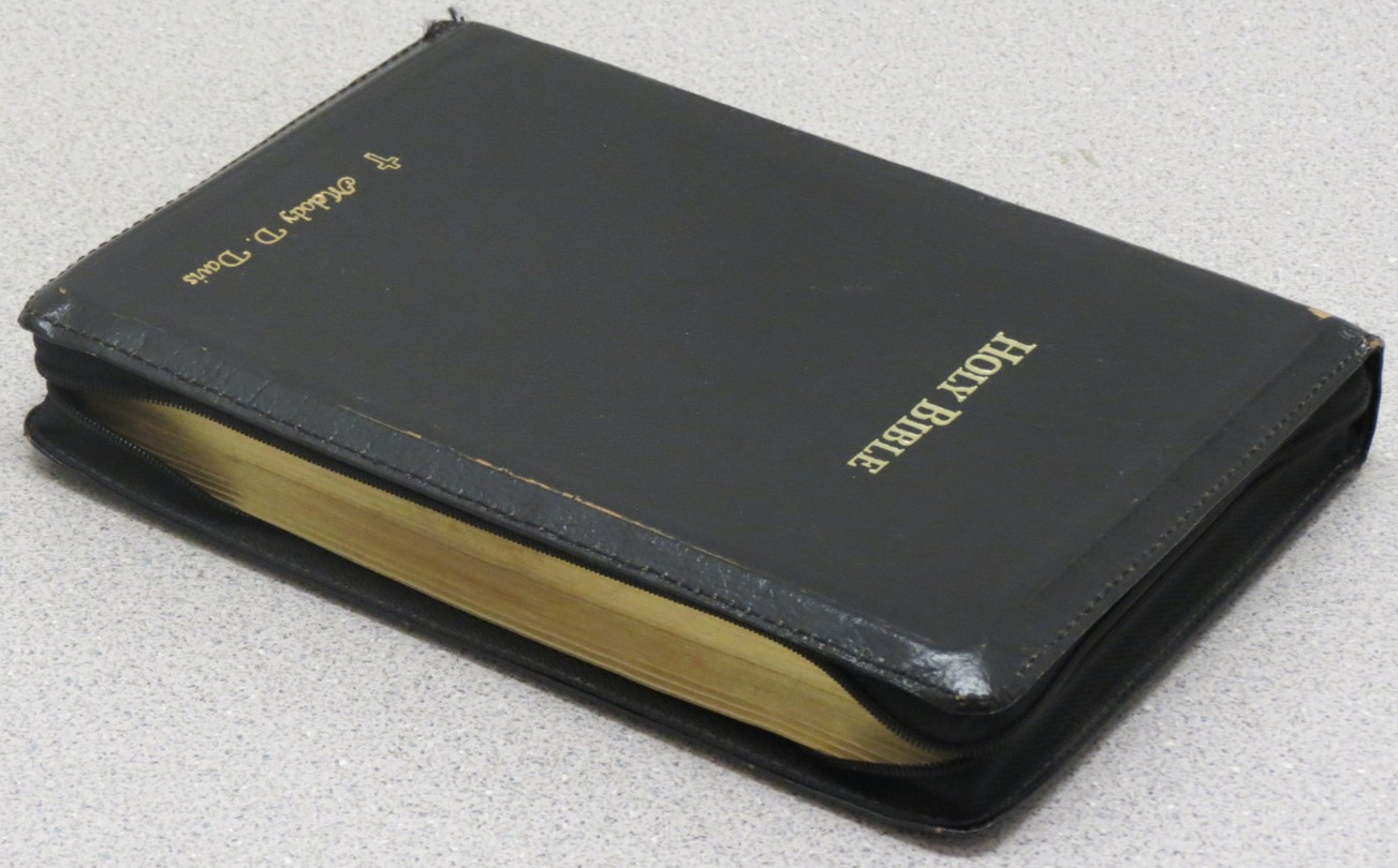 Crown Reference Bible KJV Broadman Holman – bonded black leather with zipper