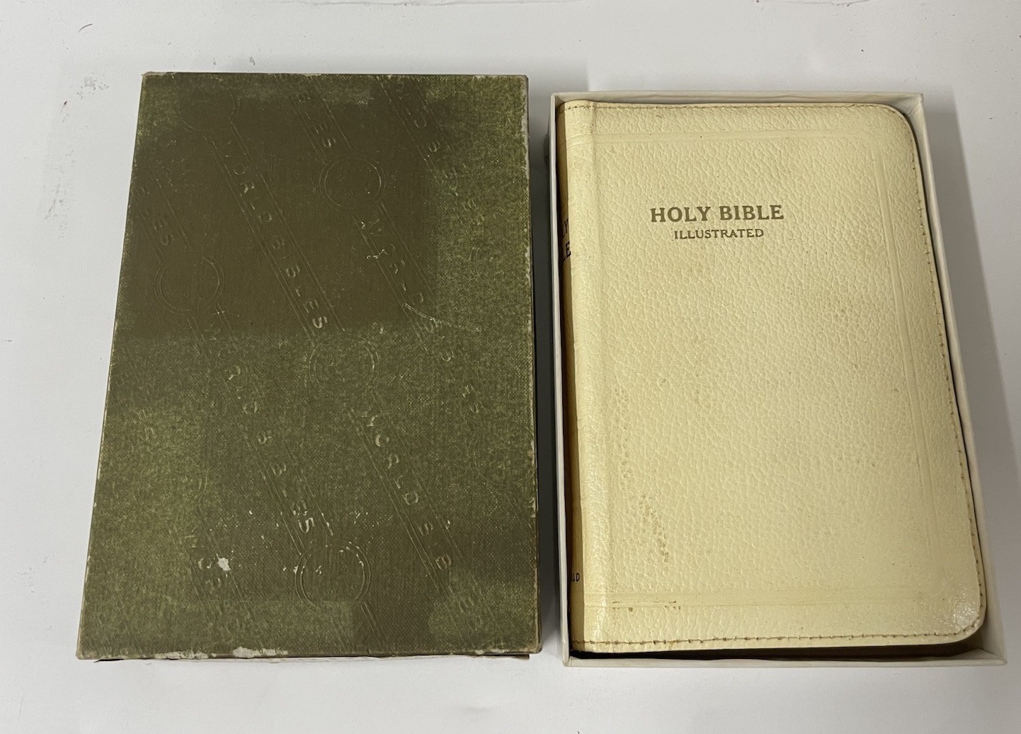 World Bible Young Folks Text KJV White Imitation Leather Indo-Text Zipper 1956