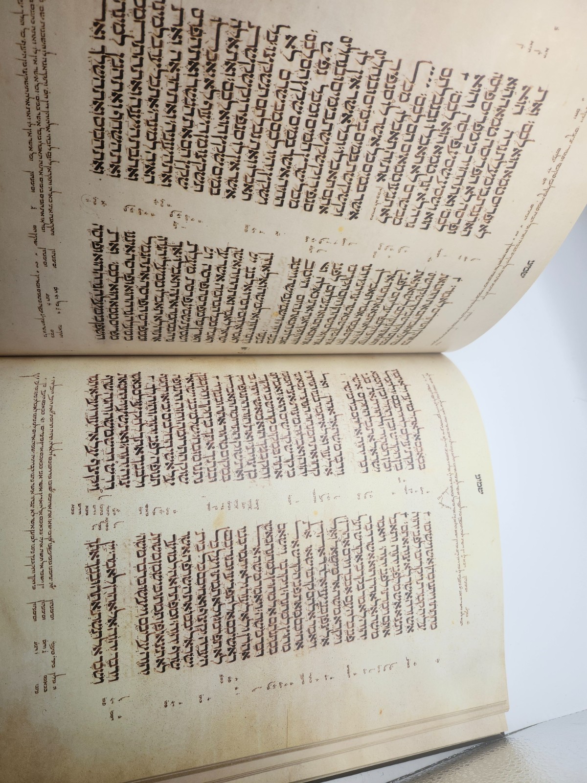 Fine Leather Facsimile Presentation Edition of the Lisbon Bible of 1482 G2U