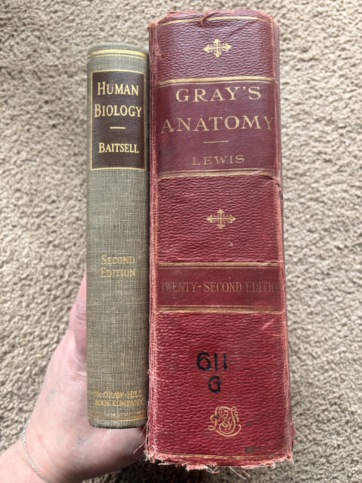 ***LOT OF 2 MEDICAL ANTIQUARIAN BOOKS GRAY’S ANATOMY AND HUMAN BIOLOGY***
