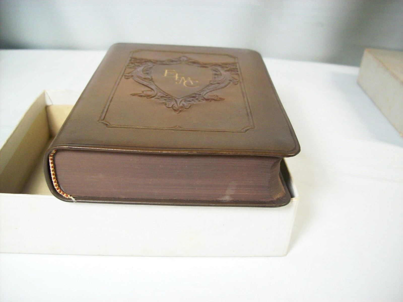 1925 THE NEW UNIVERSAL DICTIONARY JOHN C. WINSTON COMPANY LEATHER BOUND