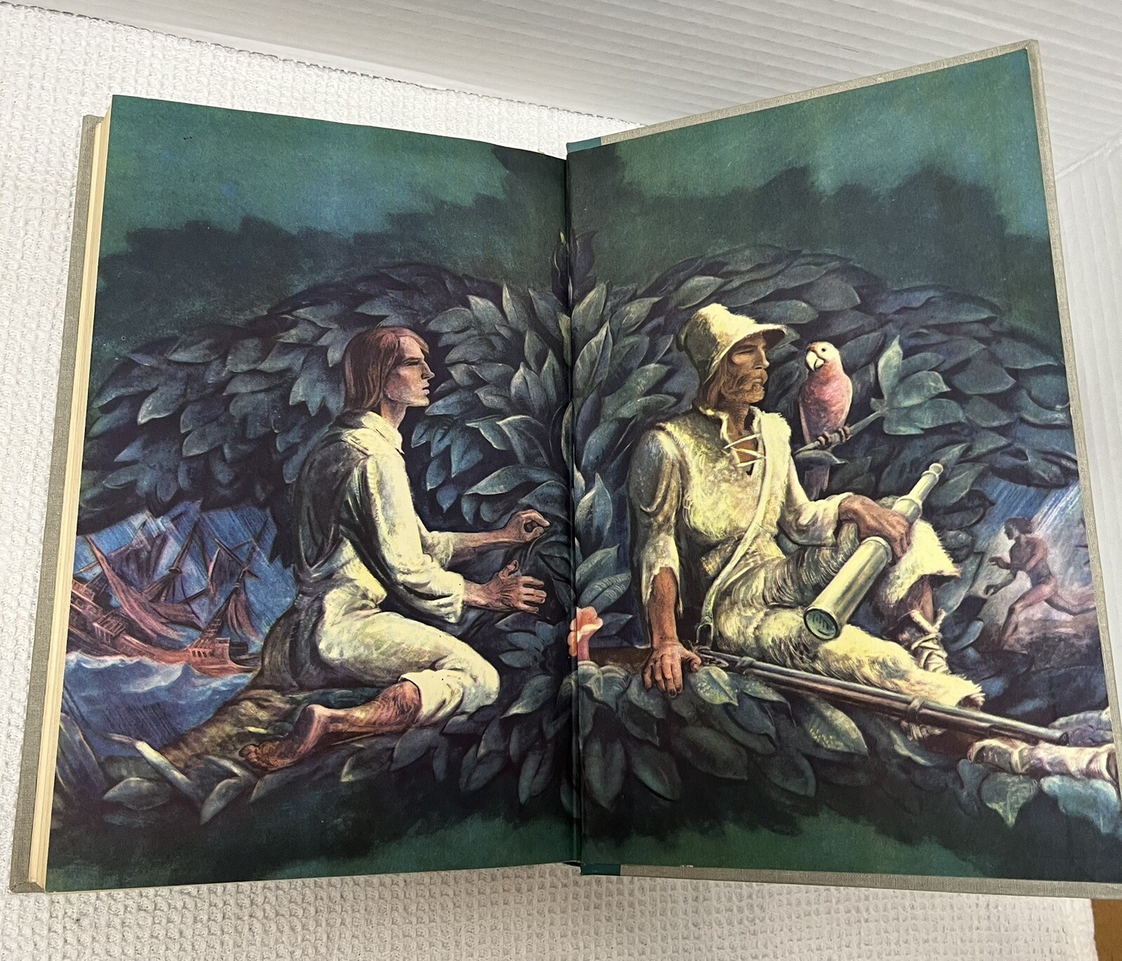 Robinson Crusoe (Illustrated Junior Library) – Hardcover – Box – Vintage 1946