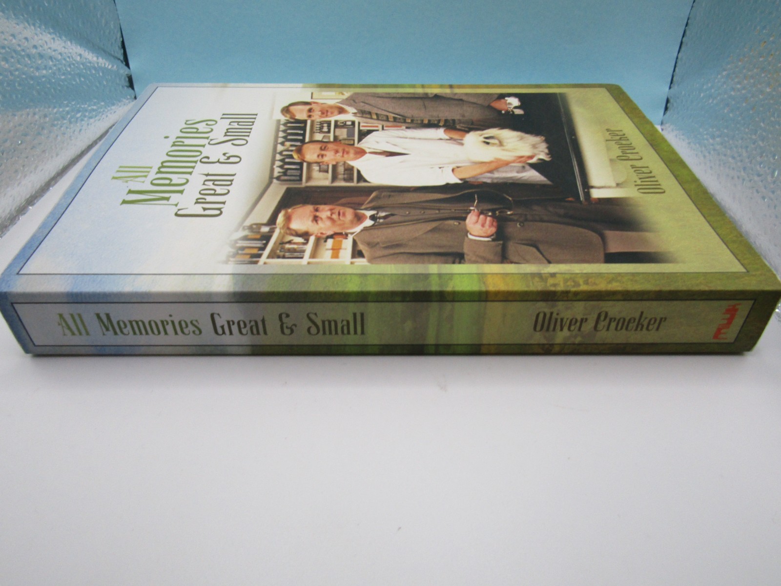 RARE FIRST PAPERBACK EDITION ALL MEMORIES GREAT & SMALL OLIVER CROCKER HERRIOT