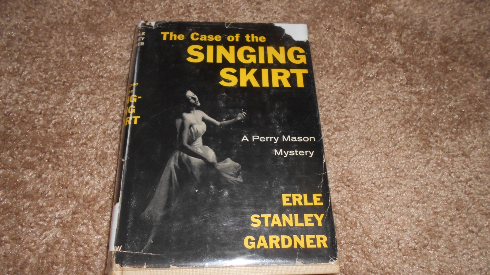 The case of the singing skirt -HBK DJ – Perry mason- Vintage