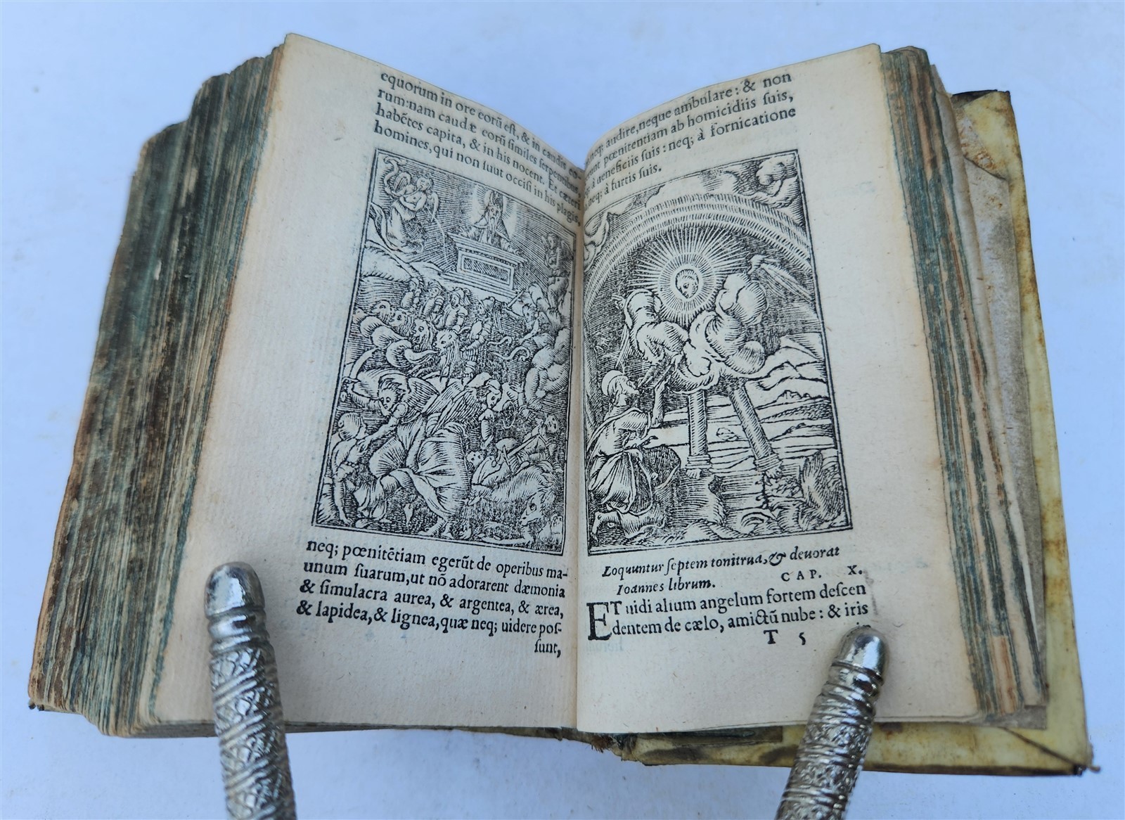1551 BIBLE in LATIN ILLUSTRATED w/ 108 WOODCUTS antique RARE pocket size VELLUM