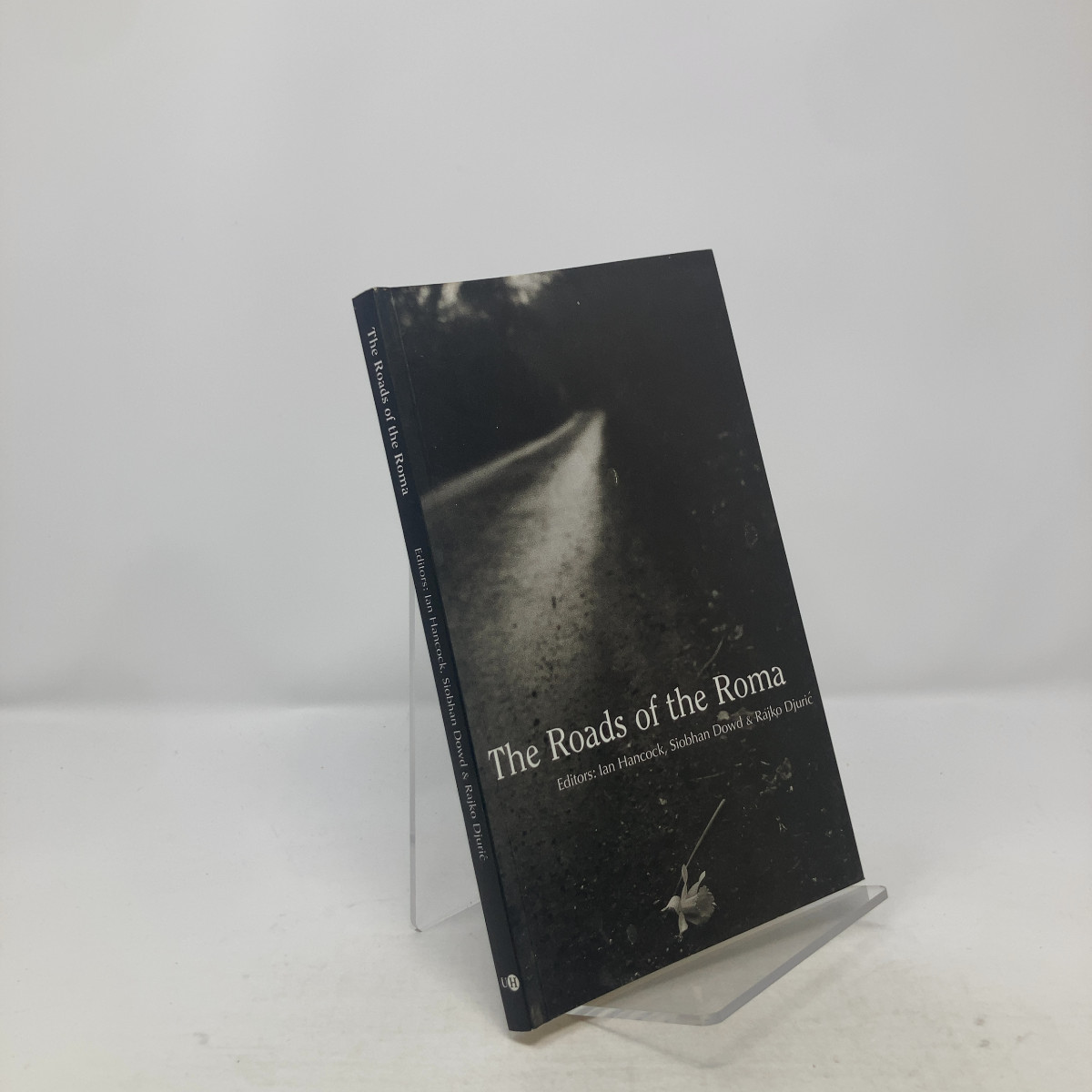 The Roads of the Roma by Ian Hancock, Siobhan Dowd, Rajko Djuric PB First Editio