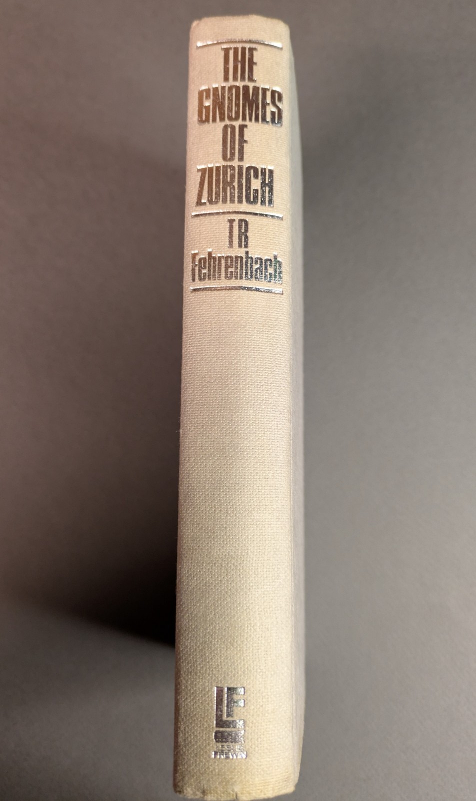 T R Fehrenbach / Gnomes Of Zurich Inside Story Of The Swiss Bank 12th(NO JACKET)