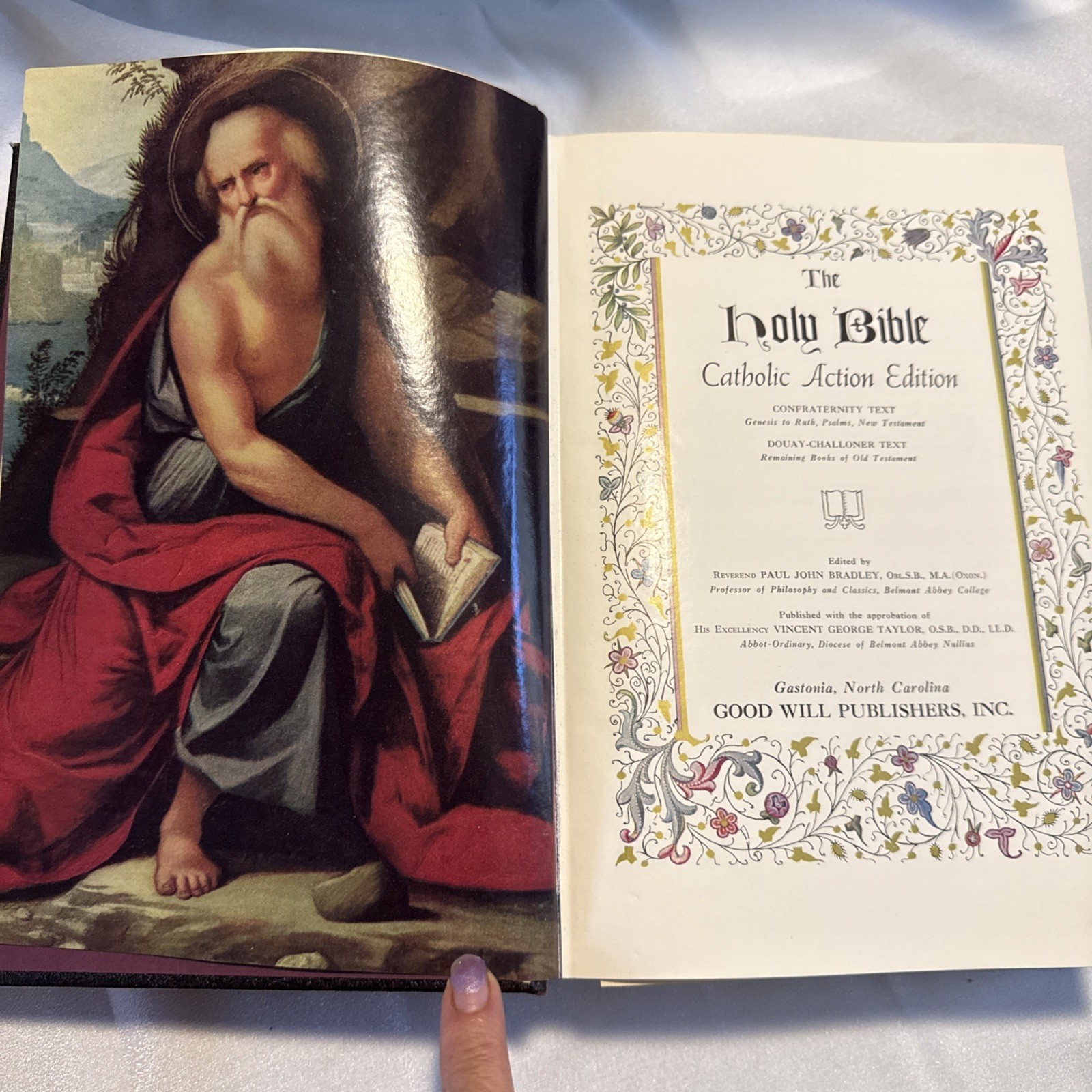 Vtg 1953 Holy Bible Catholic Action Edition Illustrated Hardcover Slipcase Box