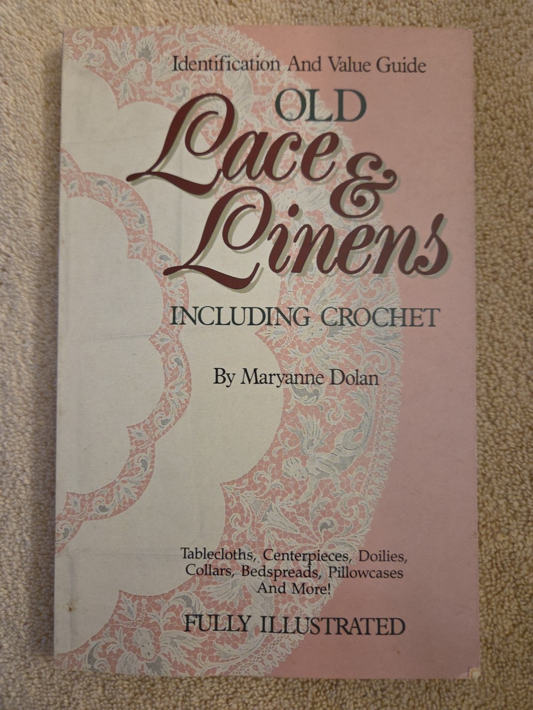Old Lace and Linens Identi. and Value Guide Paperback Maryanne Dolan 156 Pages
