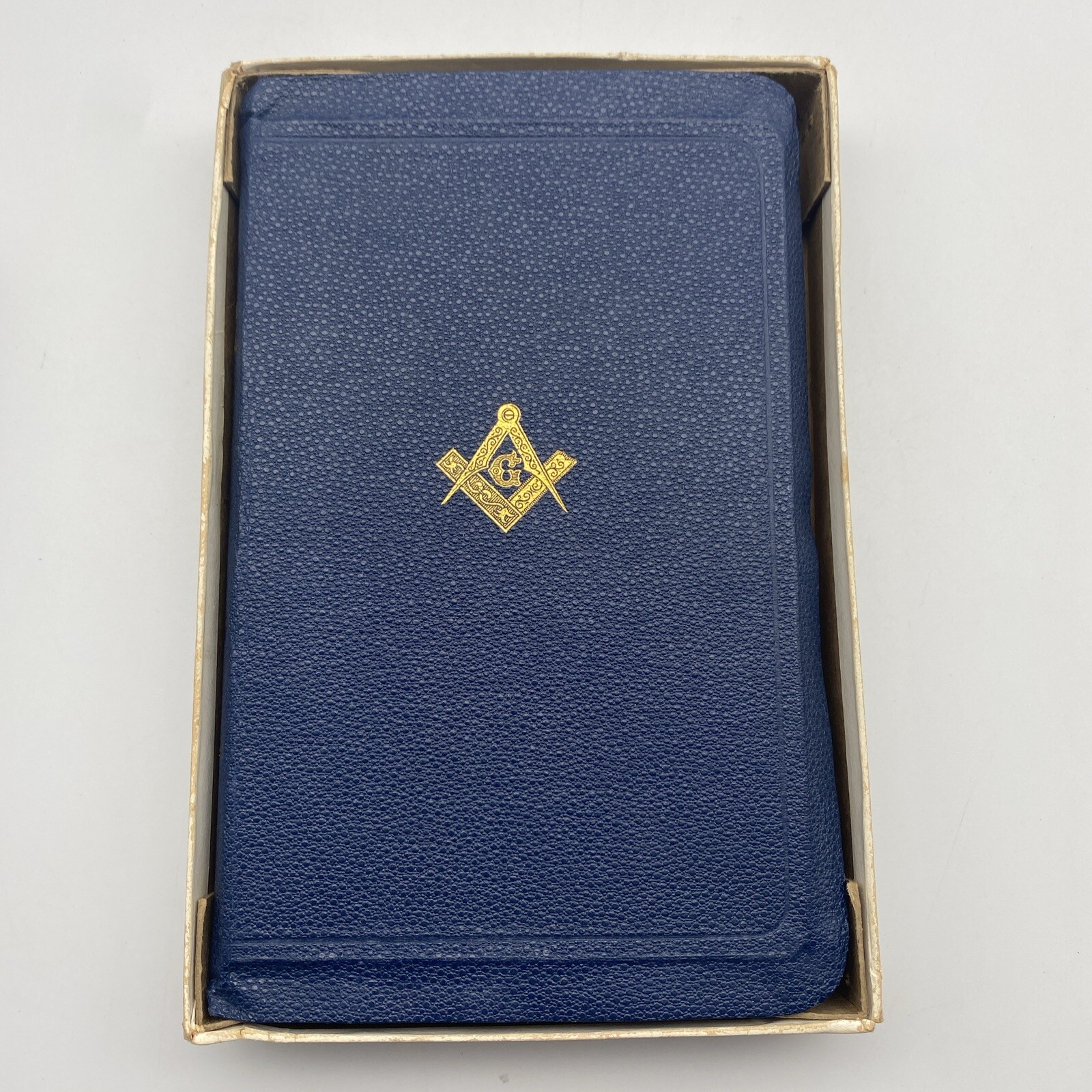 Holy Bible: Glory to the Grand Architect of the Universe Masonic Edition 1957