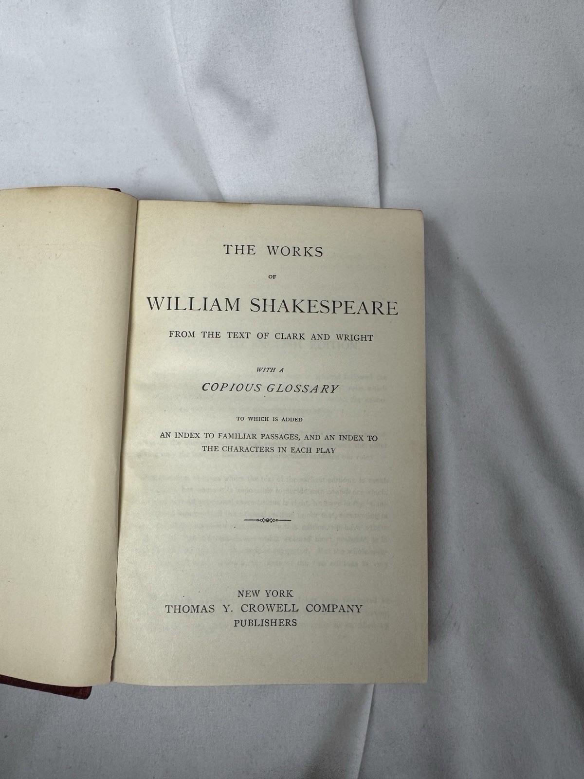 William Shakespeare- Complete Works-Copyright 1925 Red Leatherette Cover (193E)
