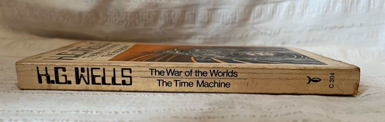 The War Of The Worlds and The Time Machine by H.G. Wells Vintage 1961 Paperback