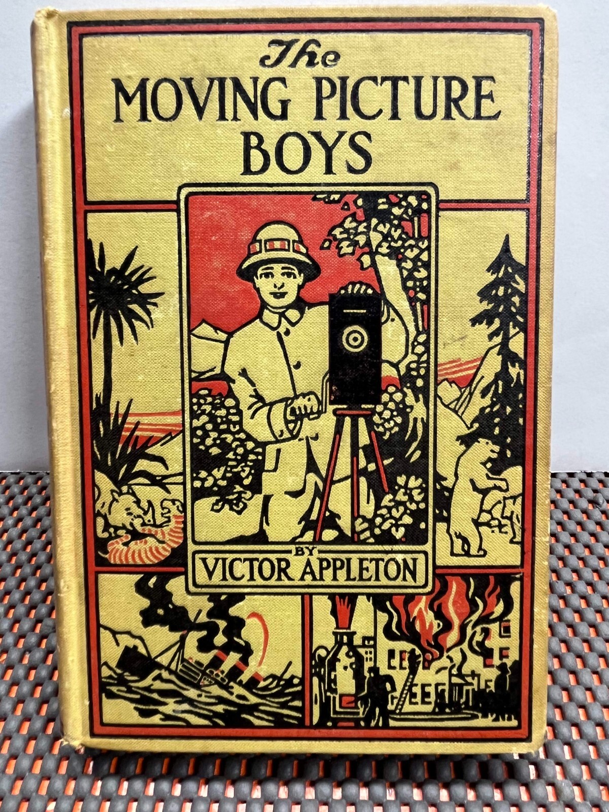 The Moving Picture Boys by Victor Appleton #1 in 15-book series 1913 EXCELLENT