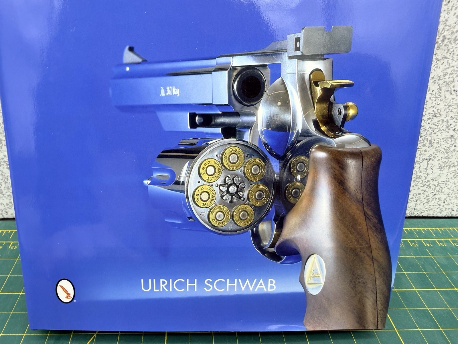 Double Action: Classic Revolvers for Target Shooting, Hunting & Security – Book