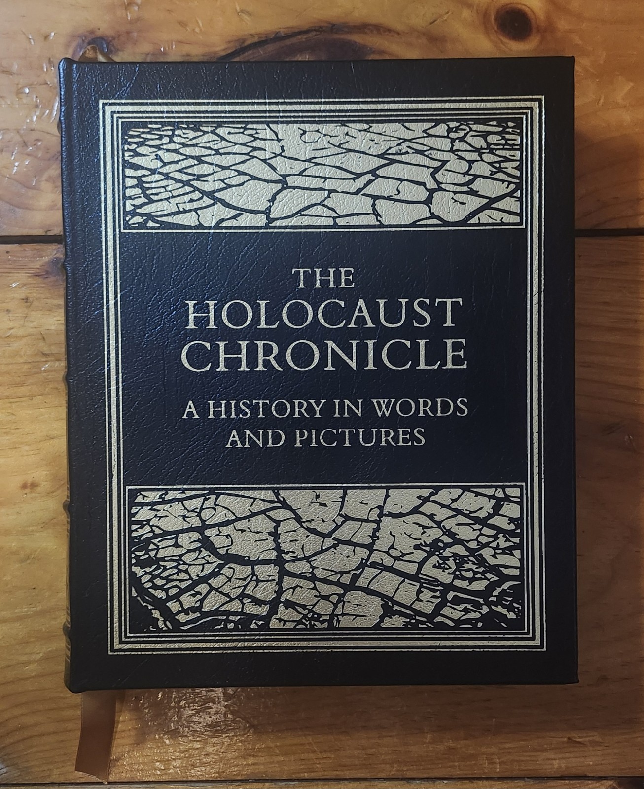 The Holocaust Chronicle: History in Words & Pictures