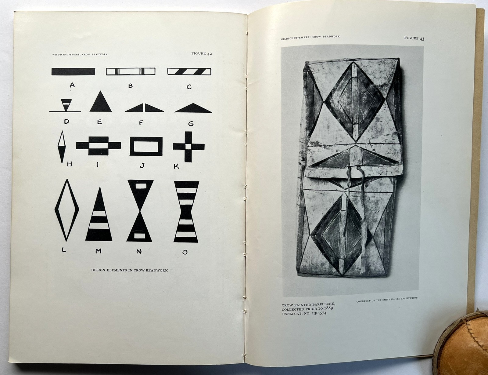 CROW INDIAN BEADWORK 1959 BOOK DESCRIPTIVE & HISTORICAL STUDY WILDSCHUT & EWERS