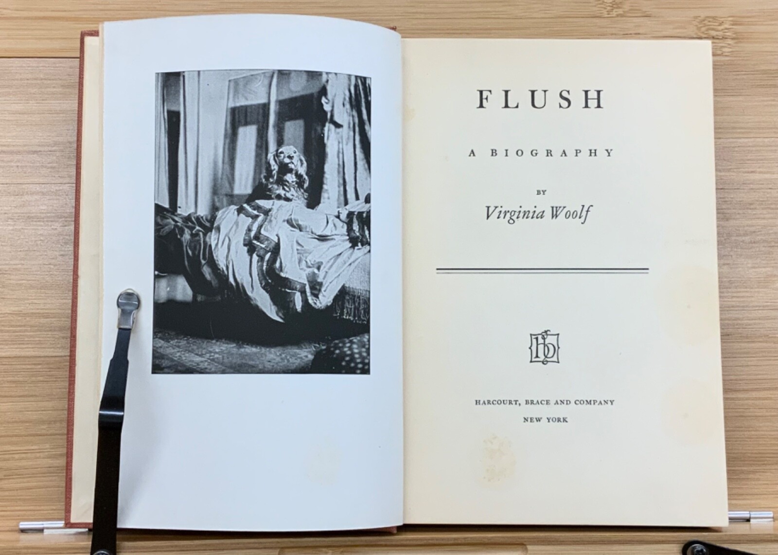 1933 Flush: A Biography by Virginia Woolf, Stated First Edition – Plates