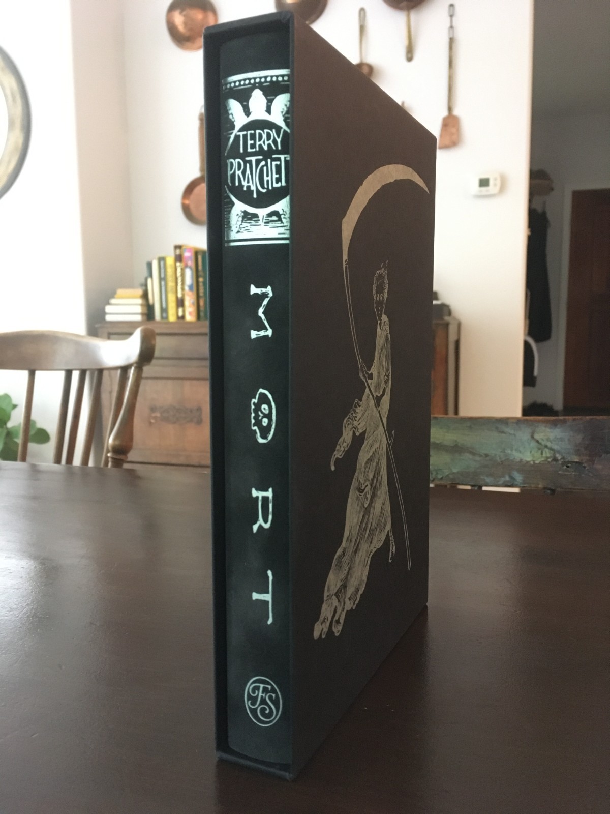 FOLIO SOCIETY – Mort – Terry Pratchett w/slipcase – 1st printing – VG