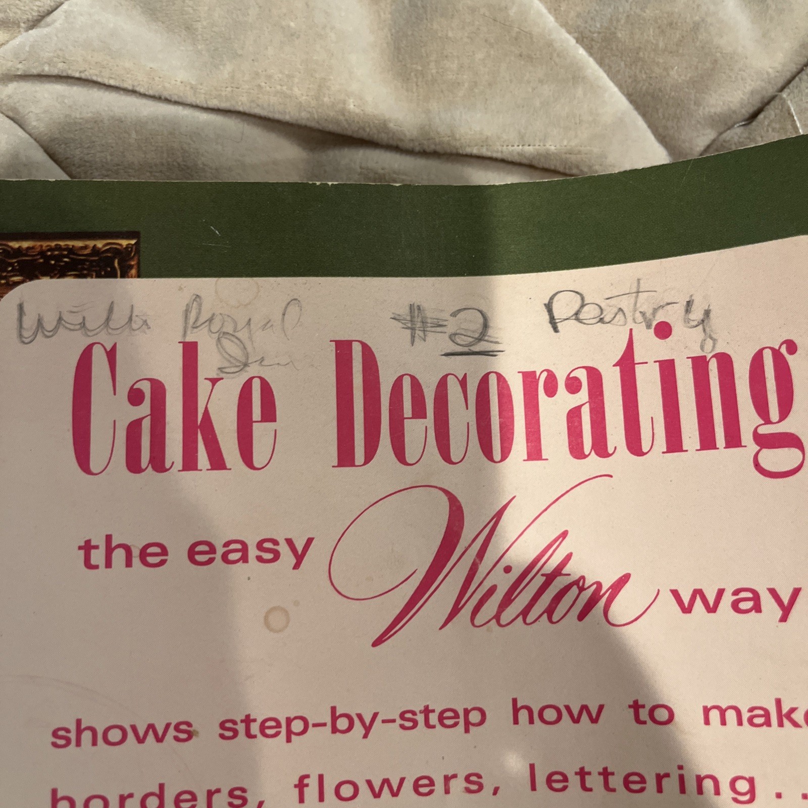 Lot of 2 Wilton Cake Decorating the Easy Wilton Way and Basic Cake Decorating