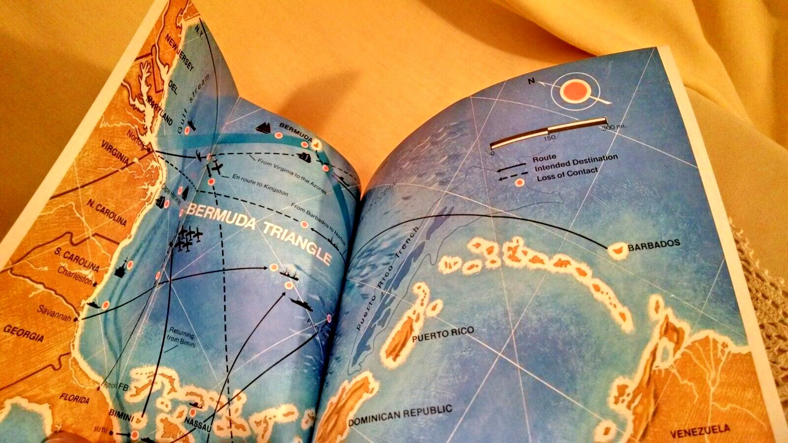 BERMUDA TRIANGLE ADI-KENT THOMAS JEFFREY WARNER PB 5TH AUG 1975 ILL FOLD OUT MAP