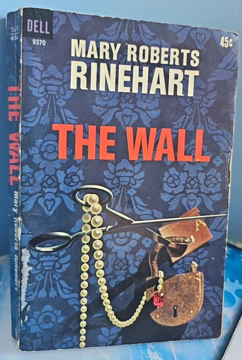 Mary Roberts Rinehart. The Wall. Dell Books. Vintage Crime Thriller 1963
