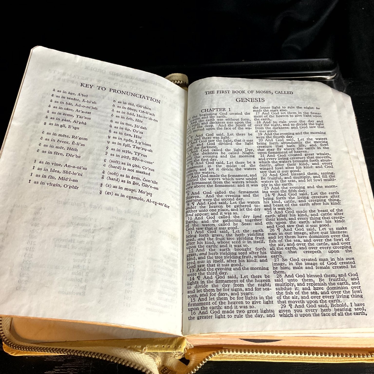 Holy Bible King James Version Self-Pronouncing Edition 1953 Illustrated Zippered