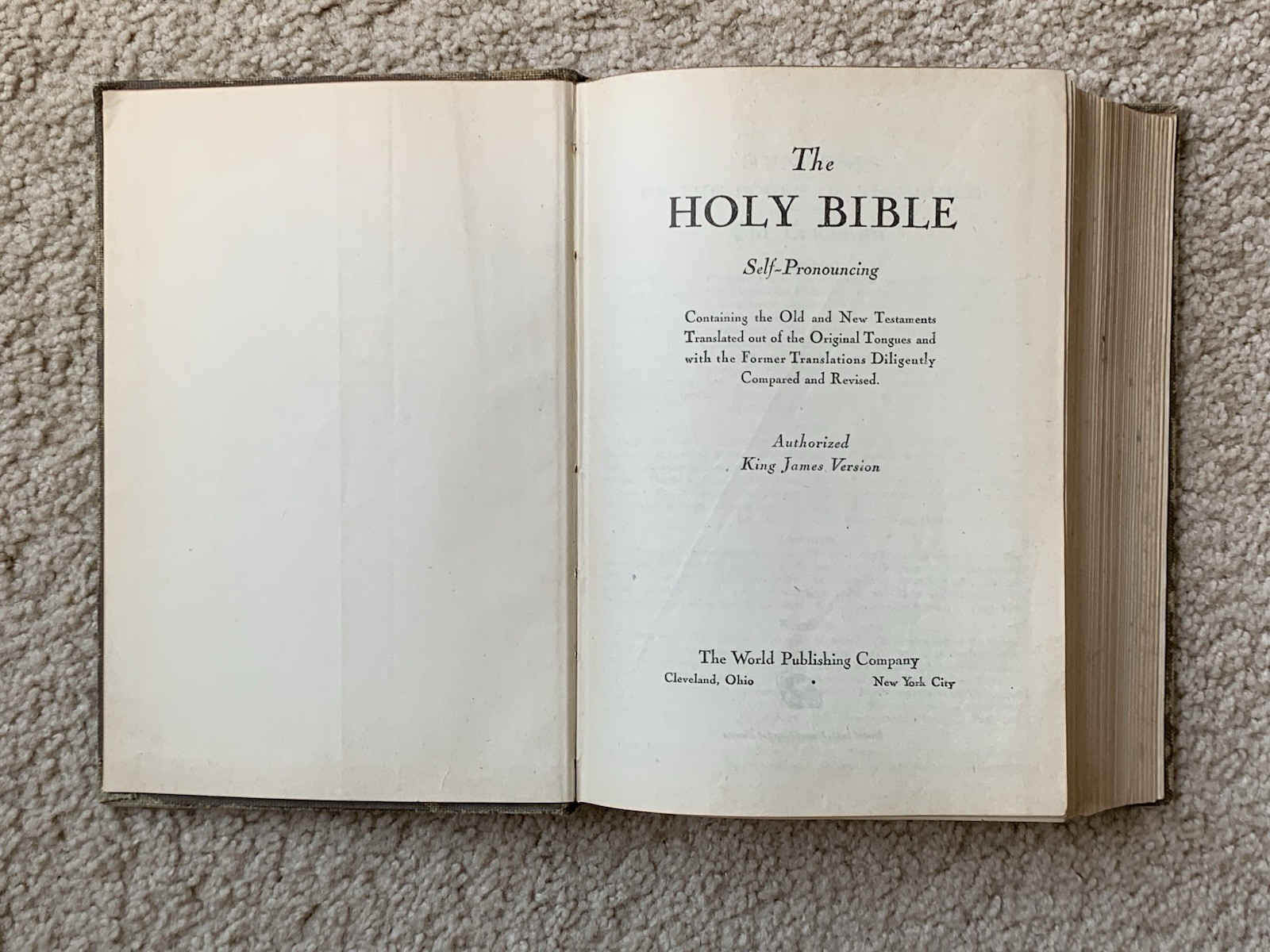 Holy Bible Self-Pronouncing King James Version KJV Hardcover World Pub. 256C