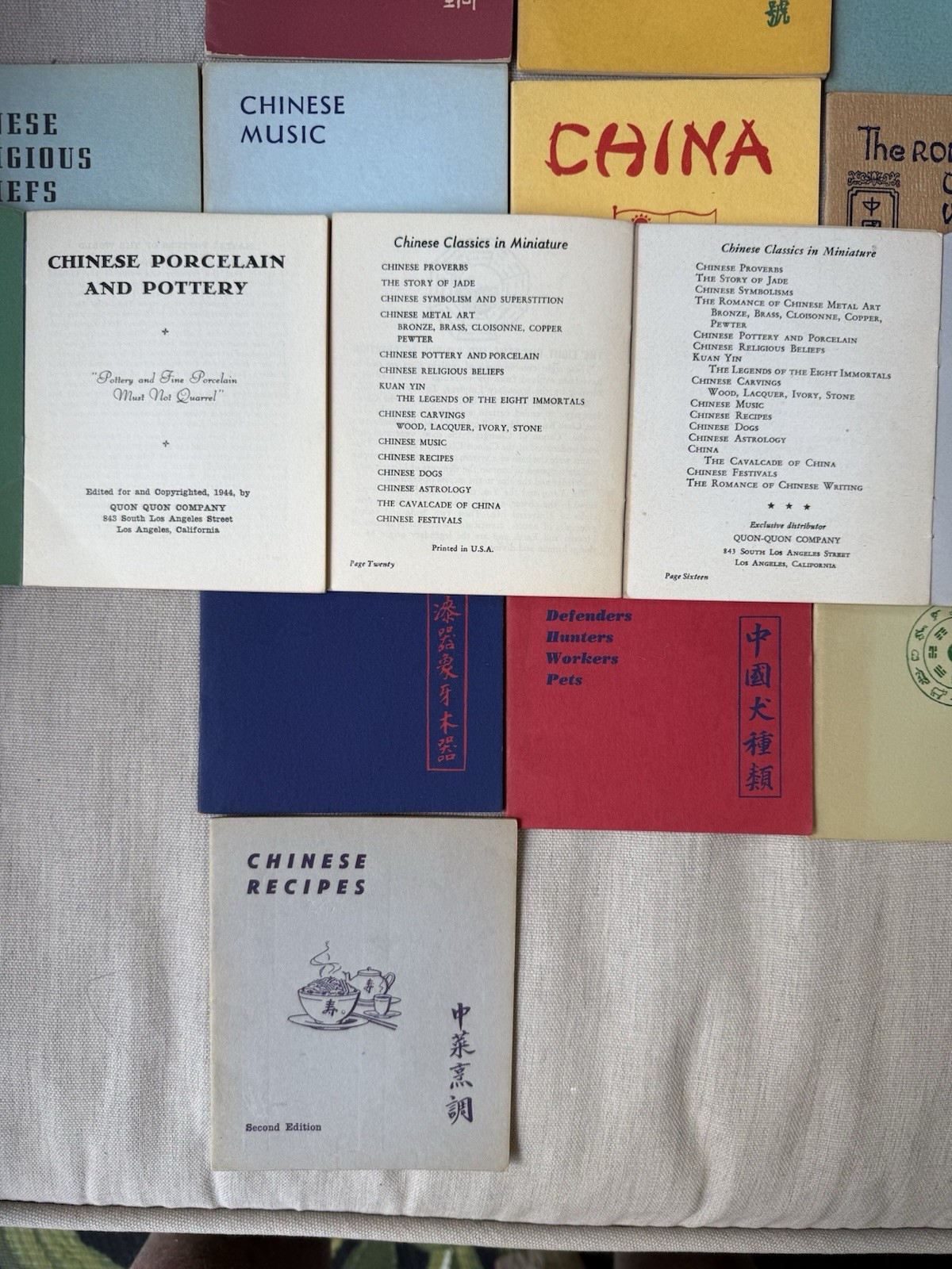 Orig. 1940’s „Chinese Classics Miniature Booklets“ by Quon Quon Co. 13 in sleeve