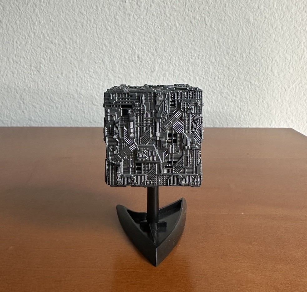 Star Trek: The Next Generation Light-And-Sound Borg Cube (2018)