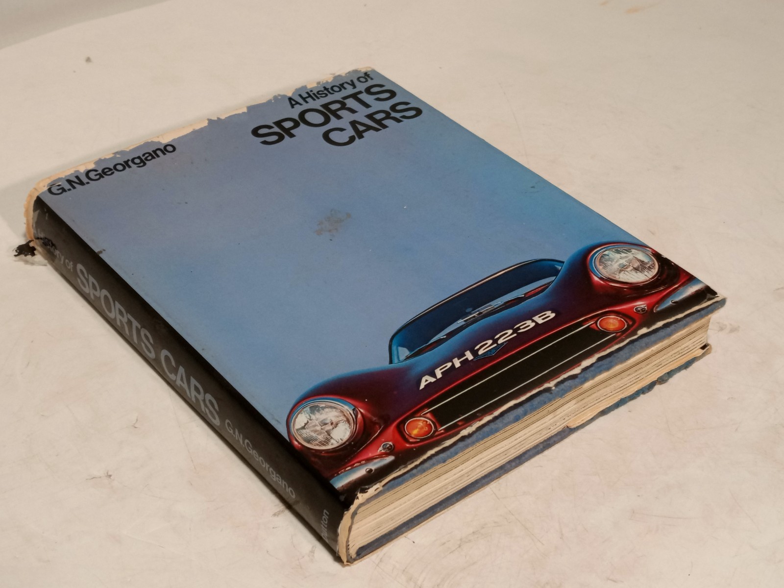 Vintage ‚A History of Sports Cars‘ hardcover coffee table book G.N.Geogano, 1970