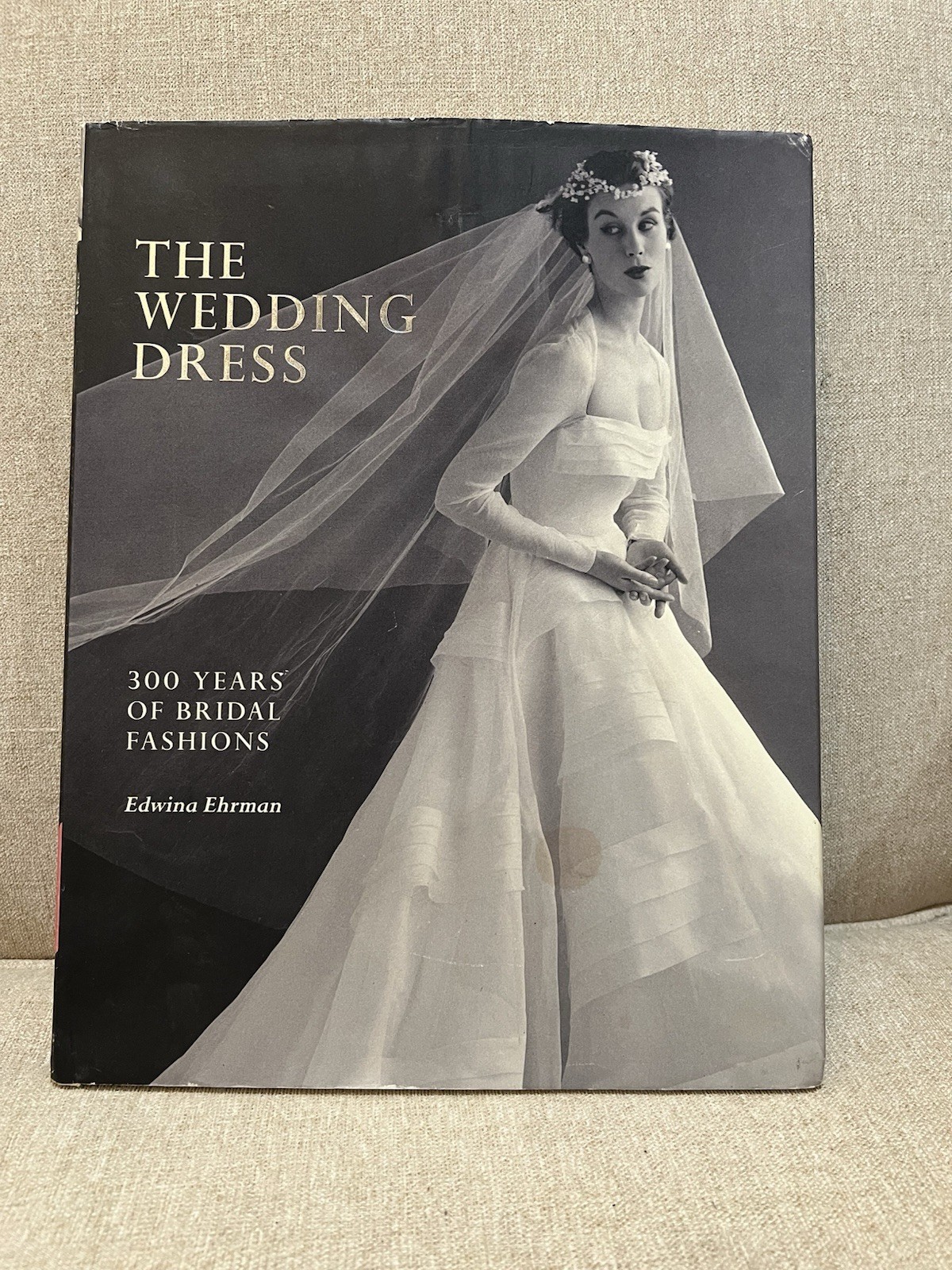 The Wedding Dress 300 Years Of Bridal Fashions By Edwina Herman