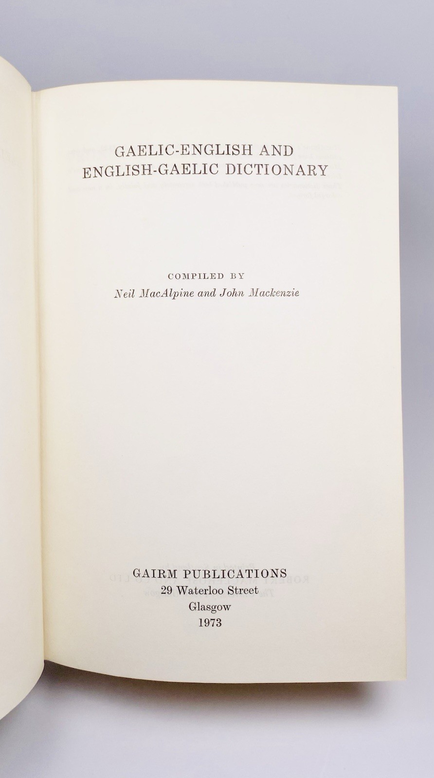 MacALPINE’s PRONOUNCING GAELIC DICTIONARY / GAELIC – ENGLISH, 1973, DJ in MYLAR