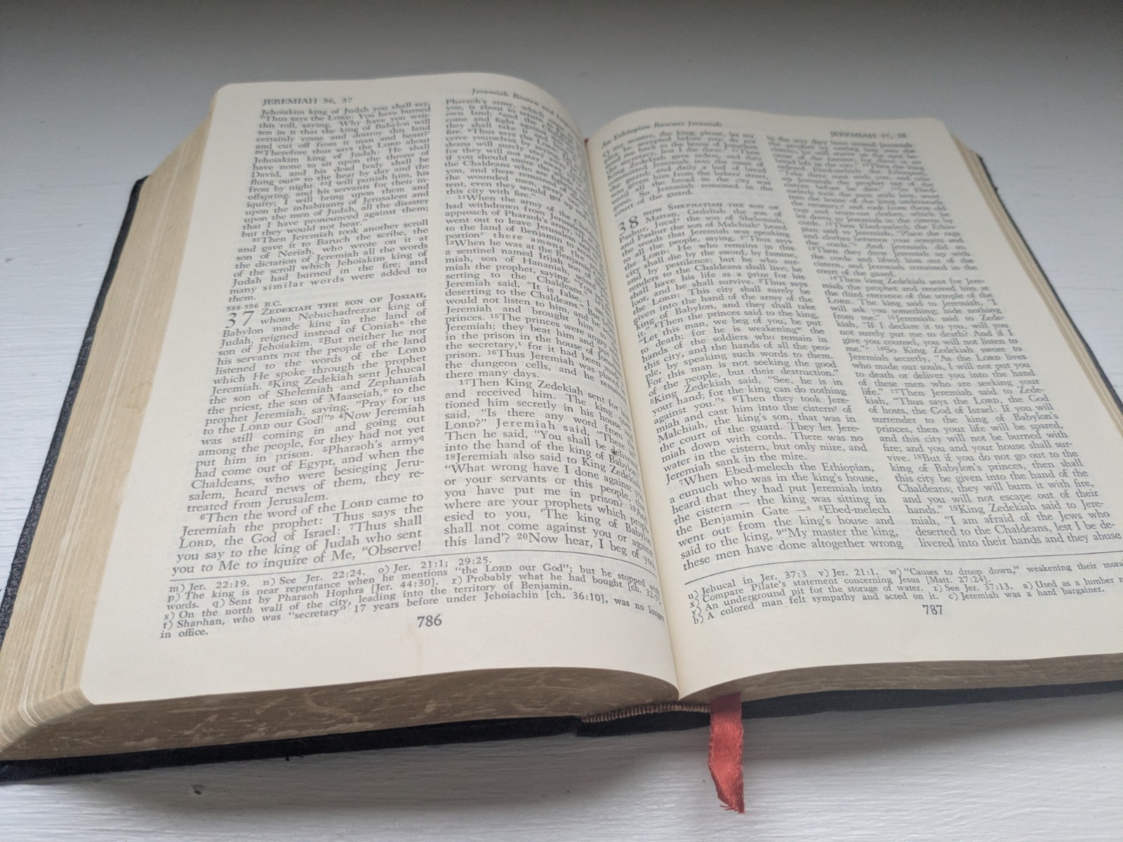 Black Leather The Berkeley Version in Modern English Bible Vintage 1962