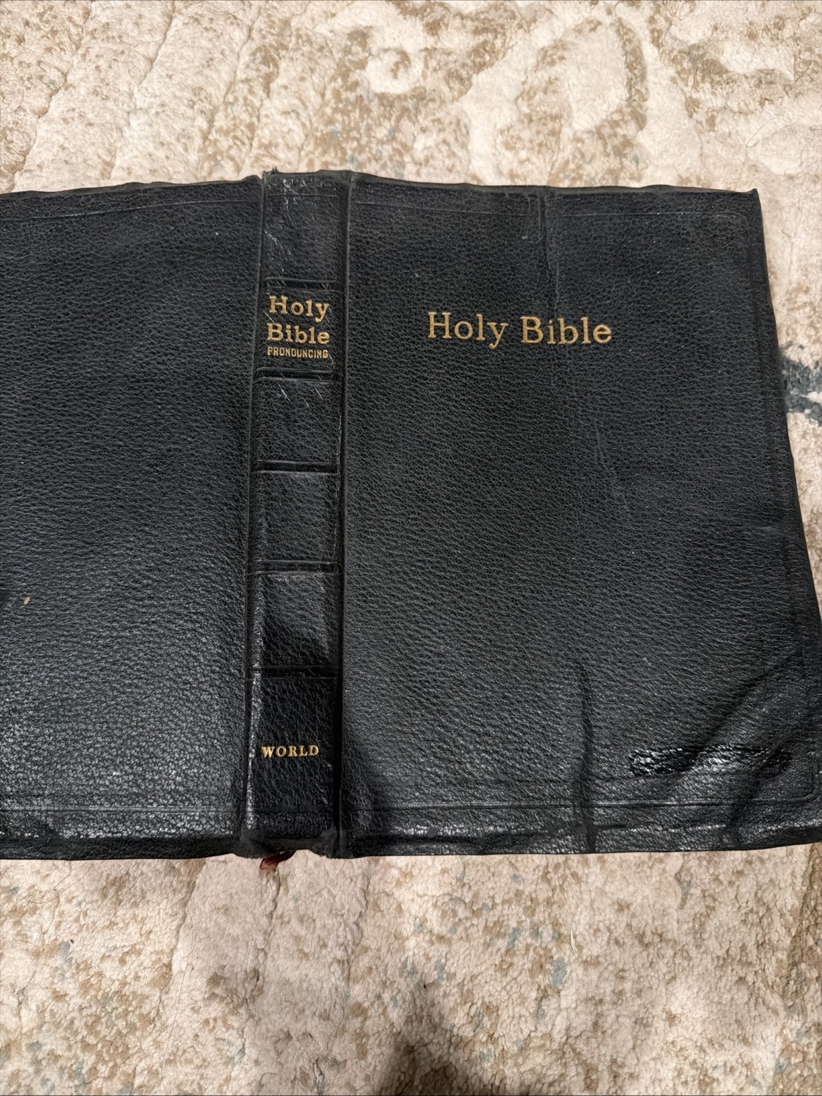 Holy Bible Self-Pronouncing Edition Leather Black – World Publishing Company