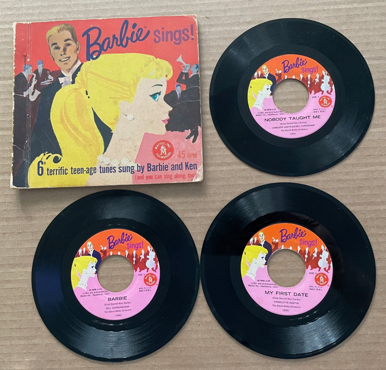 Vintage 1961 BARBIE SINGS Mattel 45 rpm Record Book Set