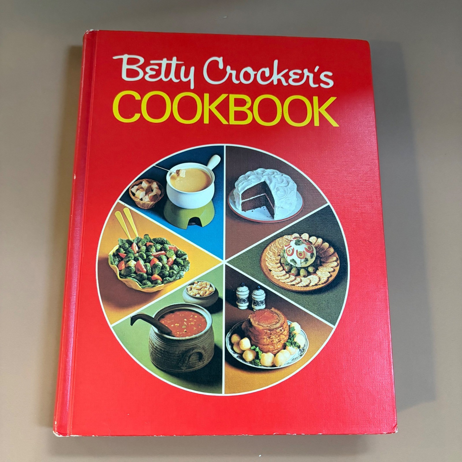 Betty Crocker’s Cookbook 1973 Vintage Hardcover Golden Press 19th Printing Red