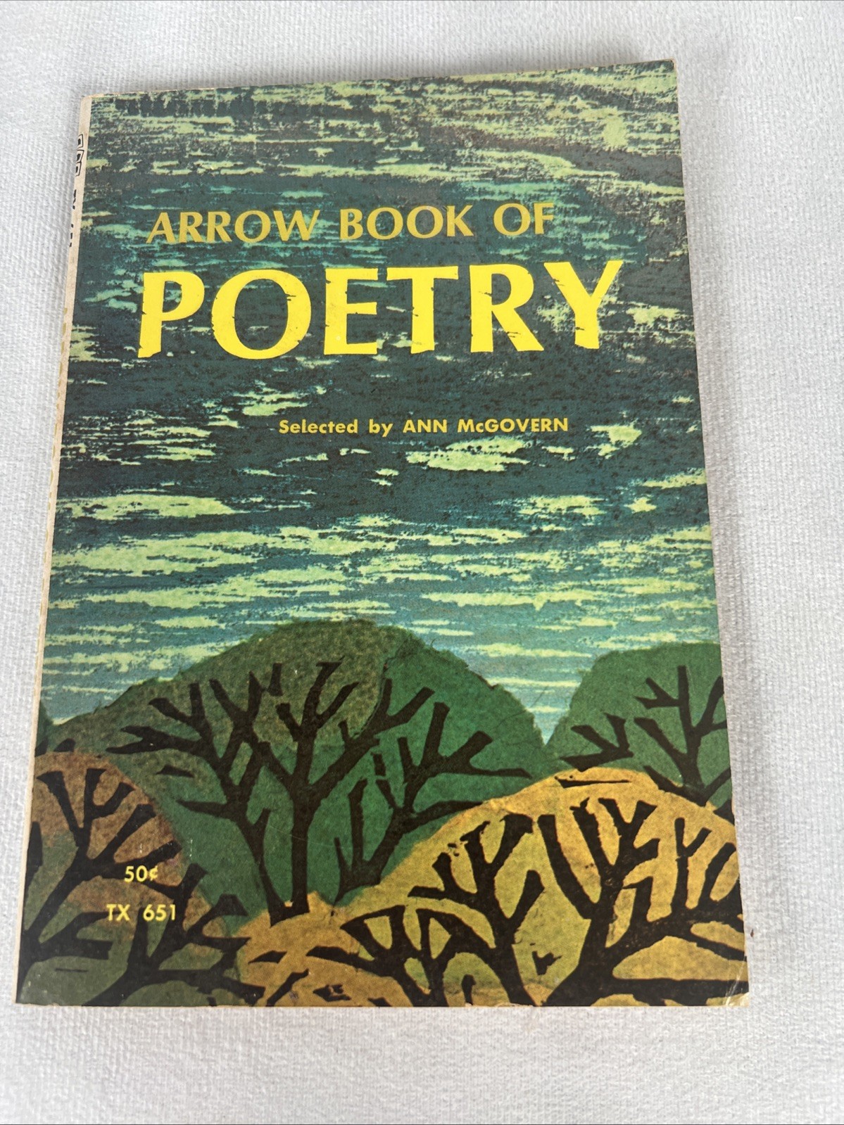 Arrow Book of Poetry Ann McGovern 1965 Vintage Paperback Book Scholastic