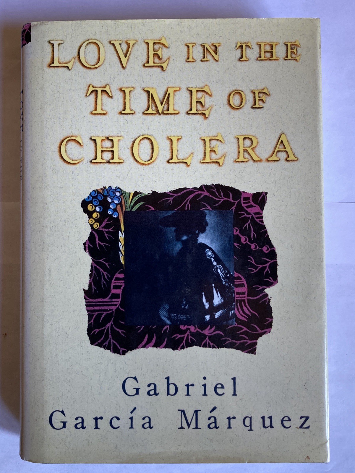 LOVE IN THE TIME OF CHOLERA BY GABRIEL GARCIA MARQUEZ COPYRIGHT 1995 In English