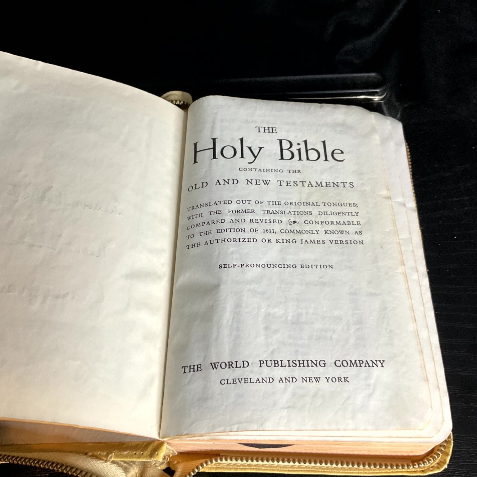 Holy Bible King James Version Self-Pronouncing Edition 1953 Illustrated Zippered