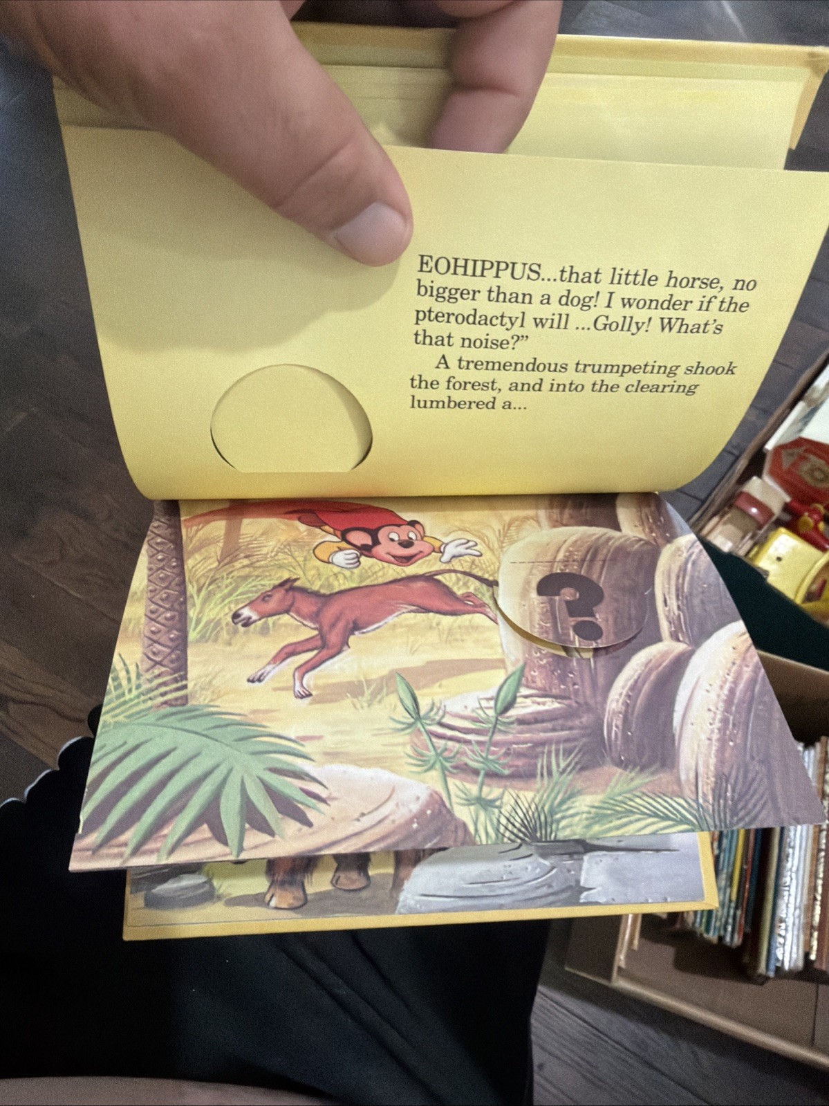 „MIGHTY MOUSE PREHISTORIC ANIMAL BOOK“ MAGIC PUNCH-OUT BOOK 1977